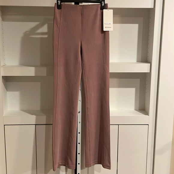NWT Lululemon Ribbed Softstreme Flare Pant Sz 6 Regular...